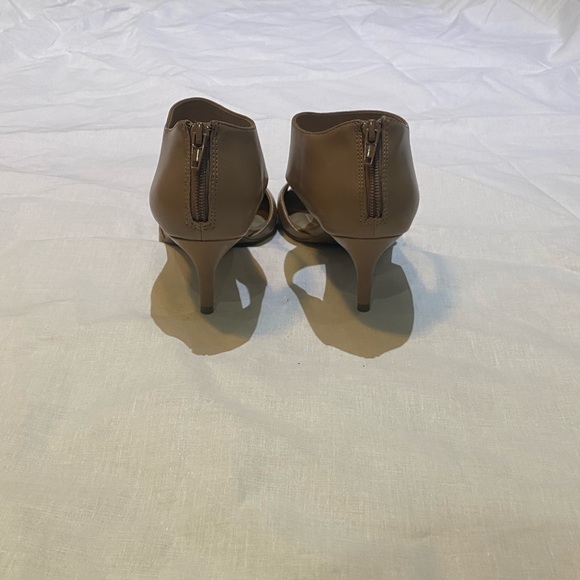 Dexflex Comfort Nude Heels - Picture 2 of 6